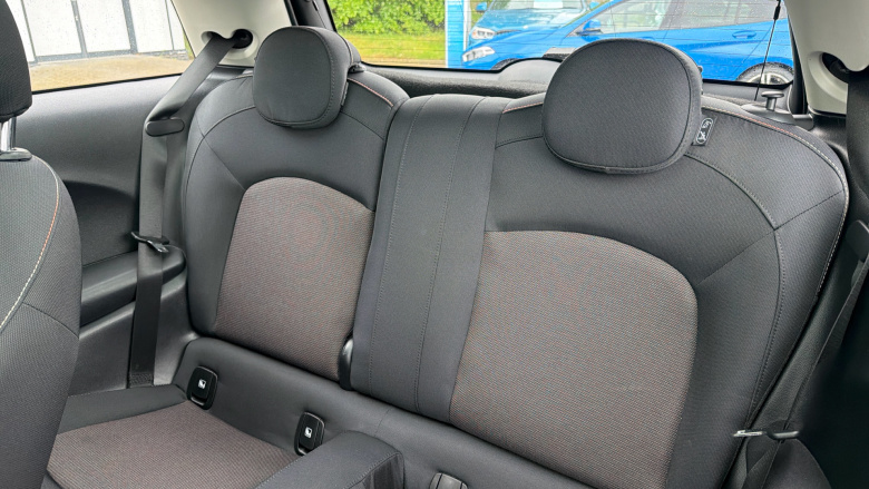 MINI Hatchback 1.5 Cooper Classic 3dr Auto Petrol Hatchback
